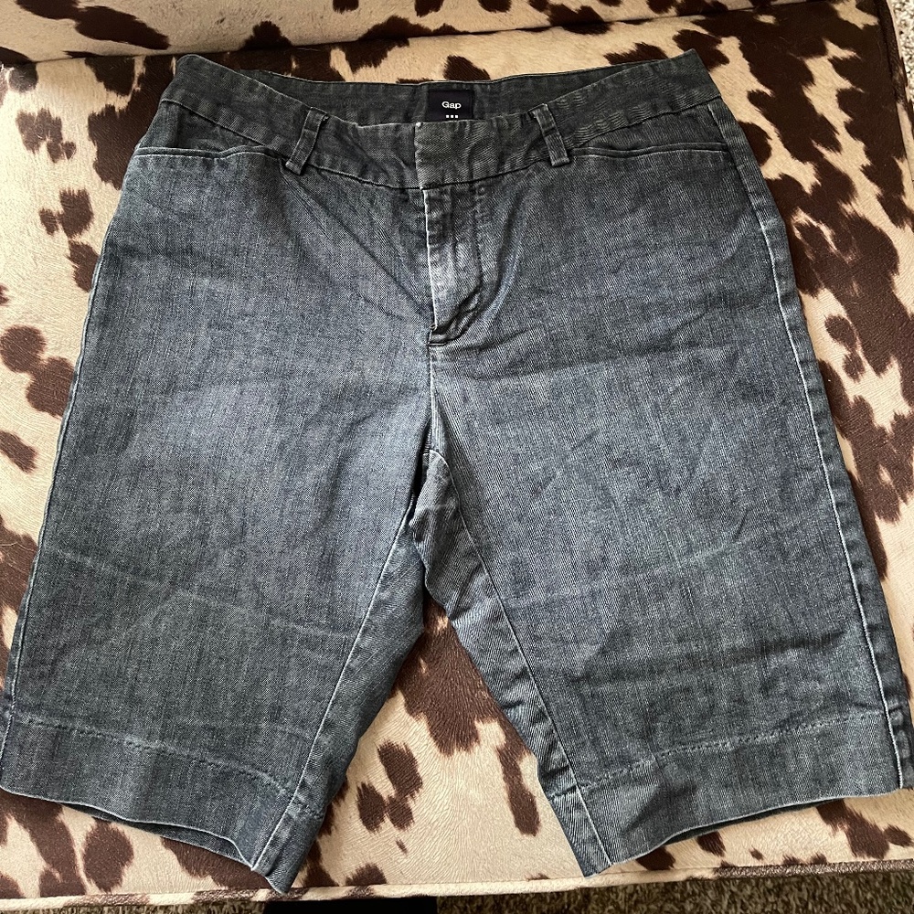 GAP denim shorts size 2 - EUC
